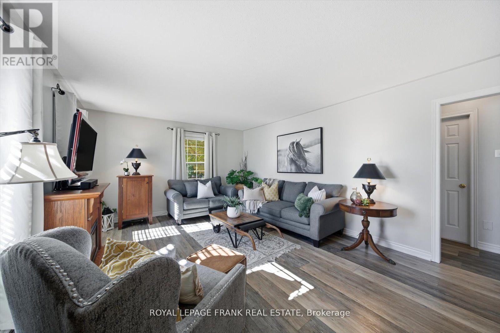 34 Riverview Road, Kawartha Lakes (Lindsay), Ontario  K9V 1B3 - Photo 8 - X12506846