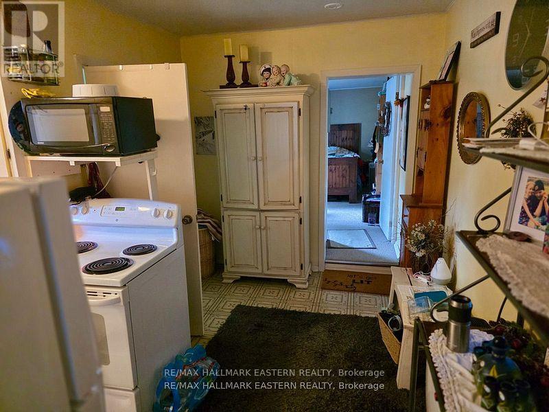 822 St. Mary's Street, Peterborough (Otonabee Ward 1), Ontario  K9J 4H3 - Photo 12 - X12508206