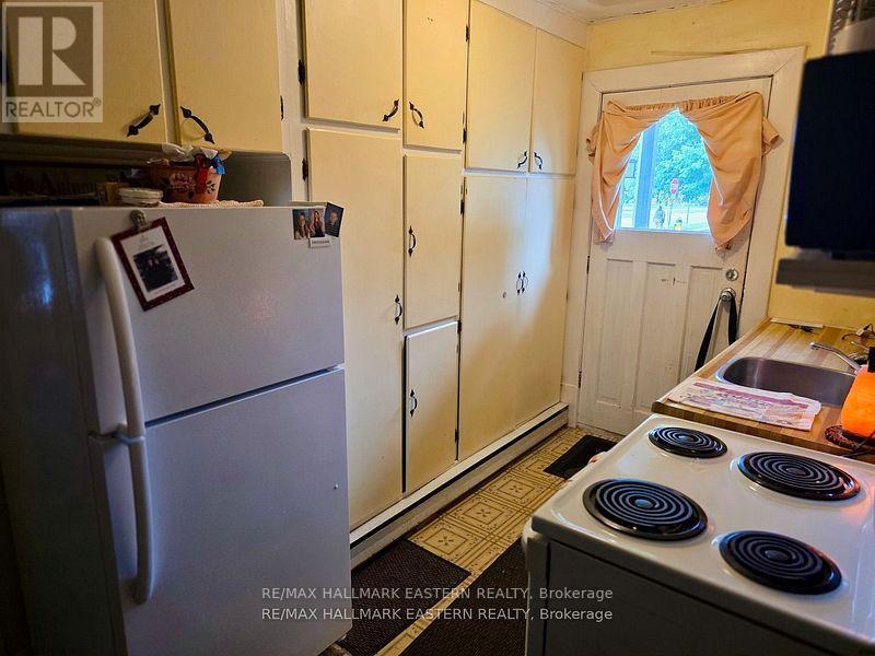 822 St. Mary's Street, Peterborough (Otonabee Ward 1), Ontario  K9J 4H3 - Photo 6 - X12508206