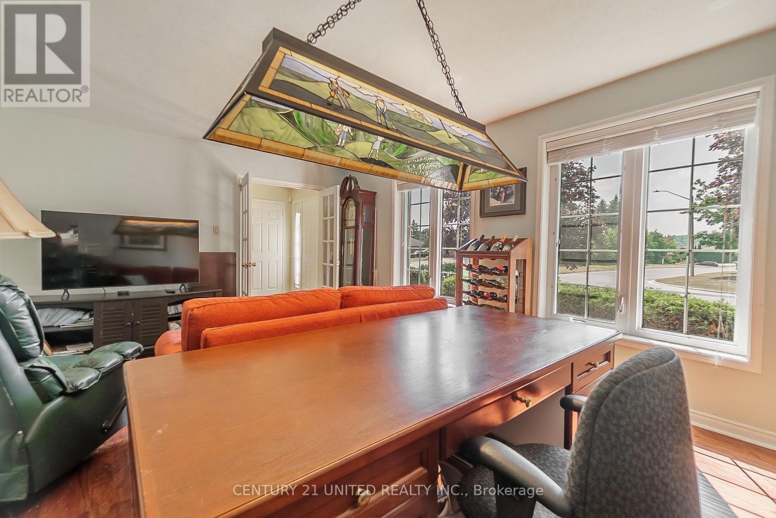 1656 Champlain Drive, Peterborough (Northcrest Ward 5), Ontario  K9L 1N6 - Photo 8 - X12508740