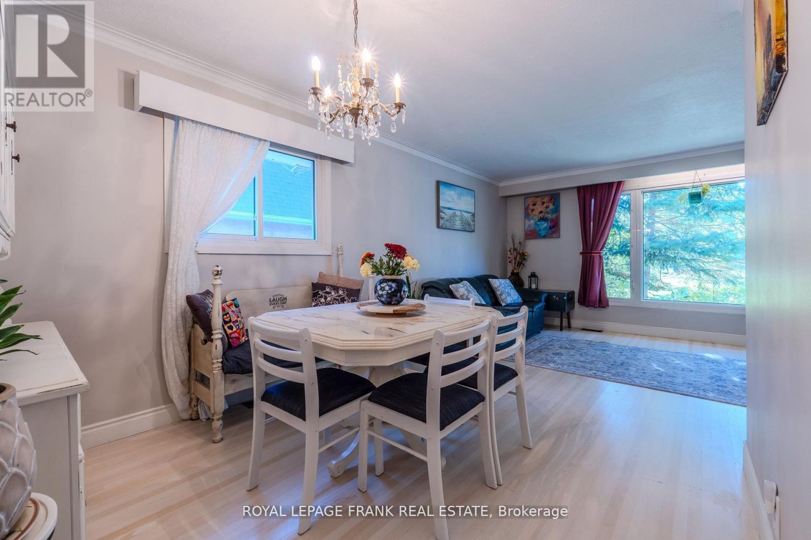 32 Melbourne Street E, Kawartha Lakes (Lindsay), Ontario  K9V 1X7 - Photo 14 - X12509228