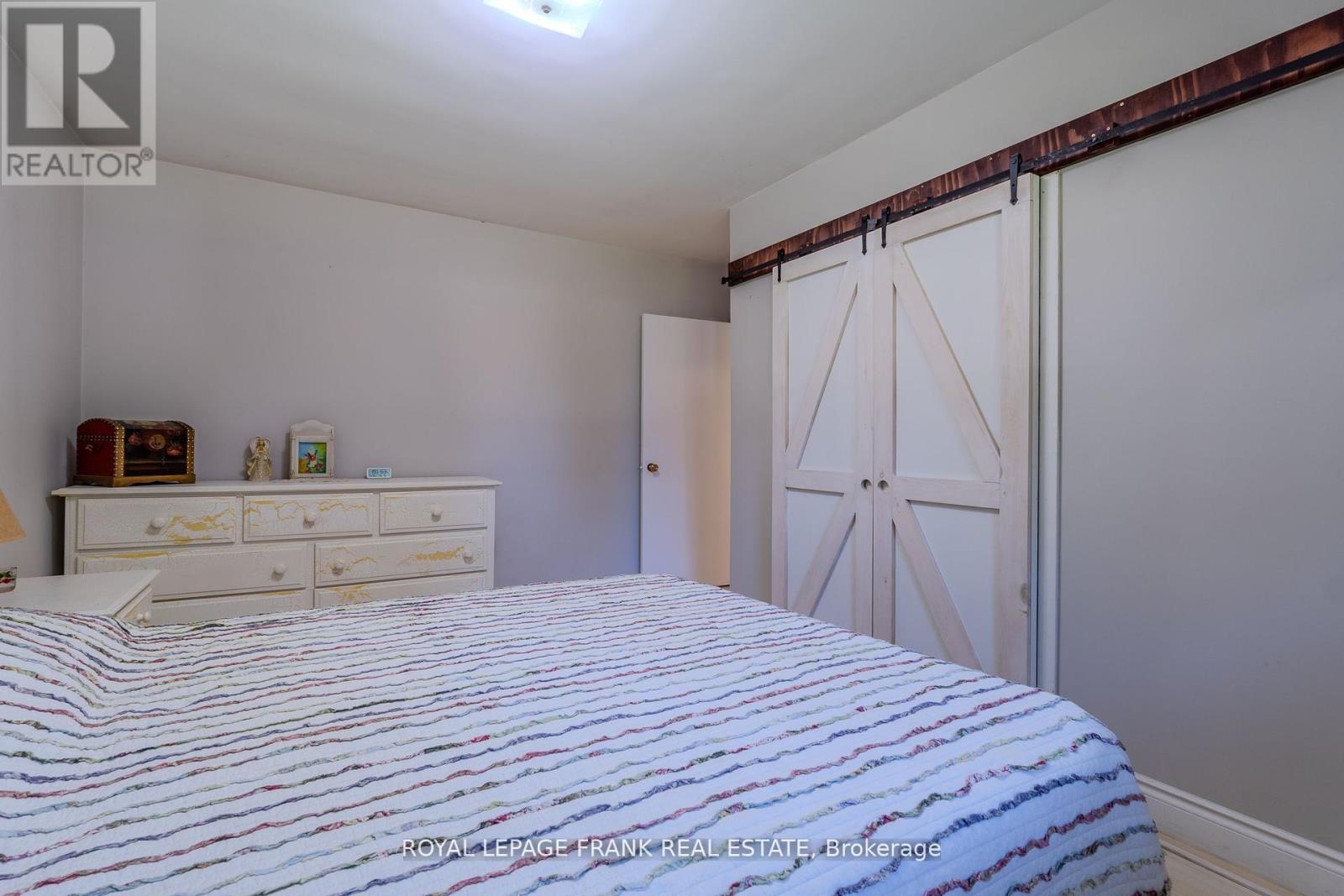 32 Melbourne Street E, Kawartha Lakes (Lindsay), Ontario  K9V 1X7 - Photo 17 - X12509228