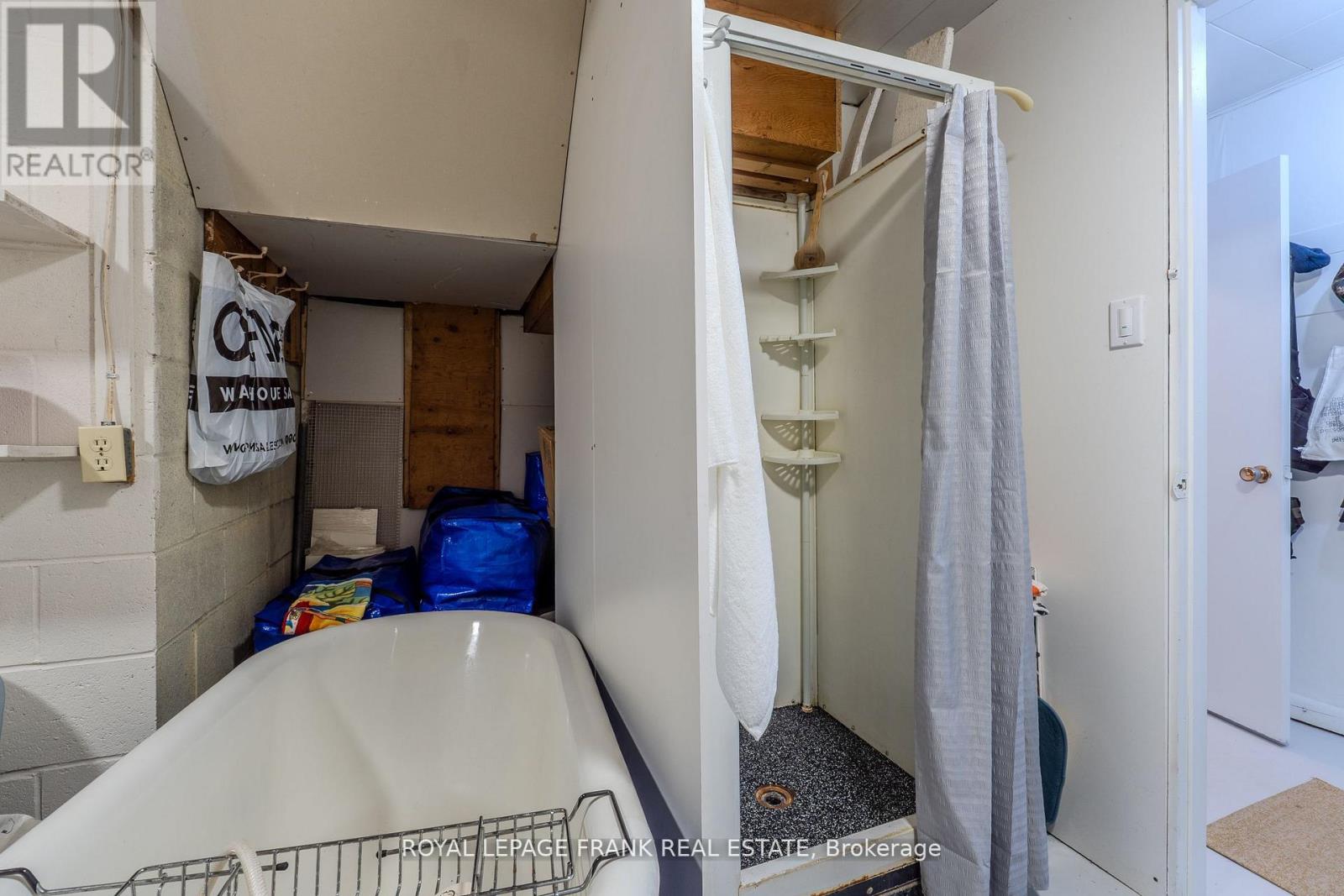 32 Melbourne Street E, Kawartha Lakes (Lindsay), Ontario  K9V 1X7 - Photo 28 - X12509228