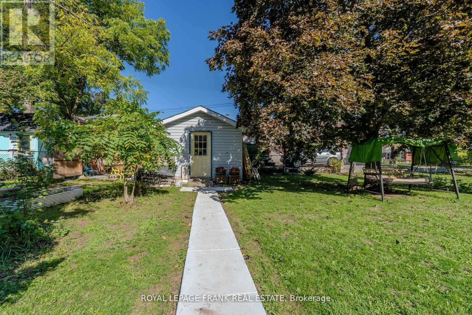 32 Melbourne Street E, Kawartha Lakes (Lindsay), Ontario  K9V 1X7 - Photo 34 - X12509228