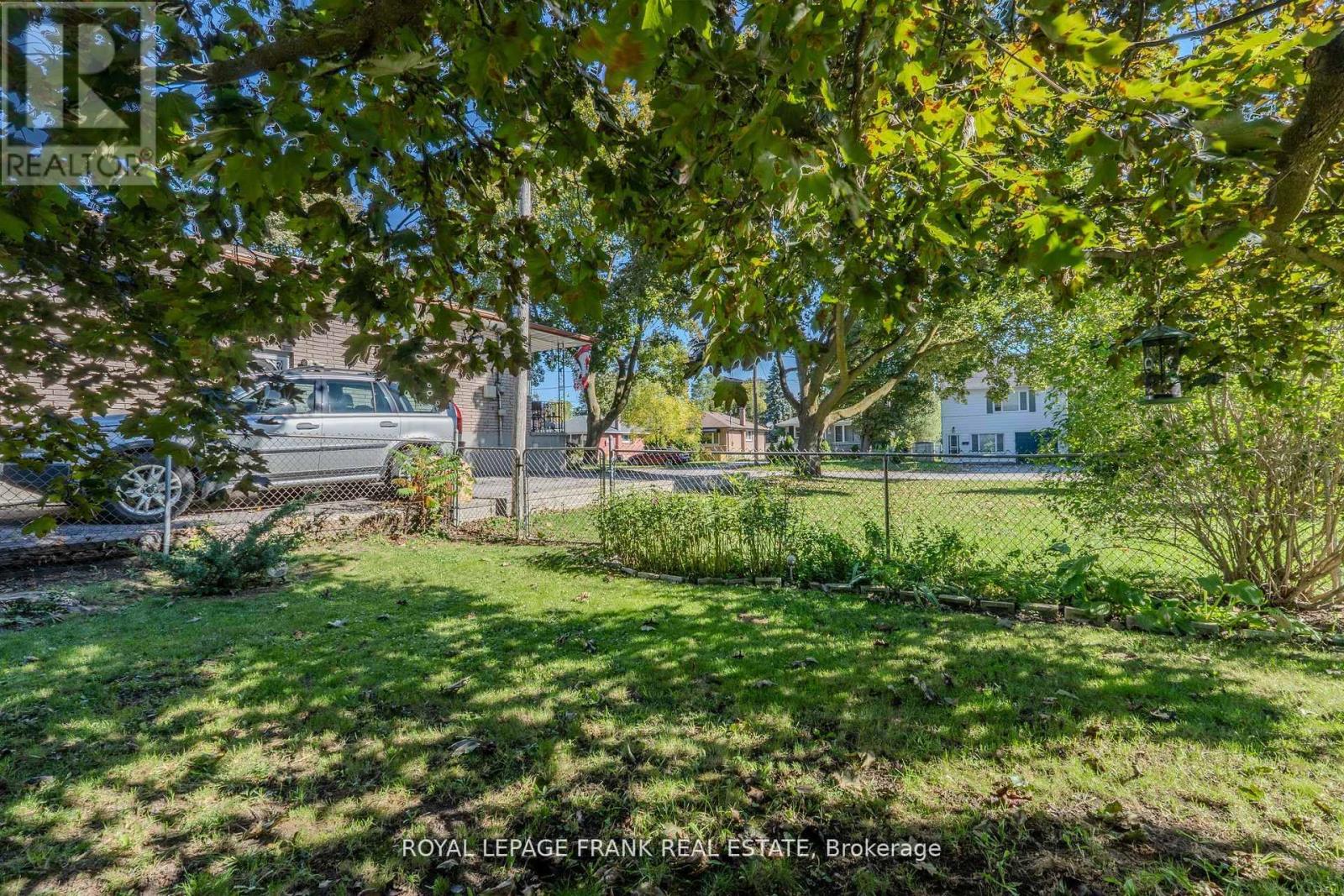 32 Melbourne Street E, Kawartha Lakes (Lindsay), Ontario  K9V 1X7 - Photo 36 - X12509228