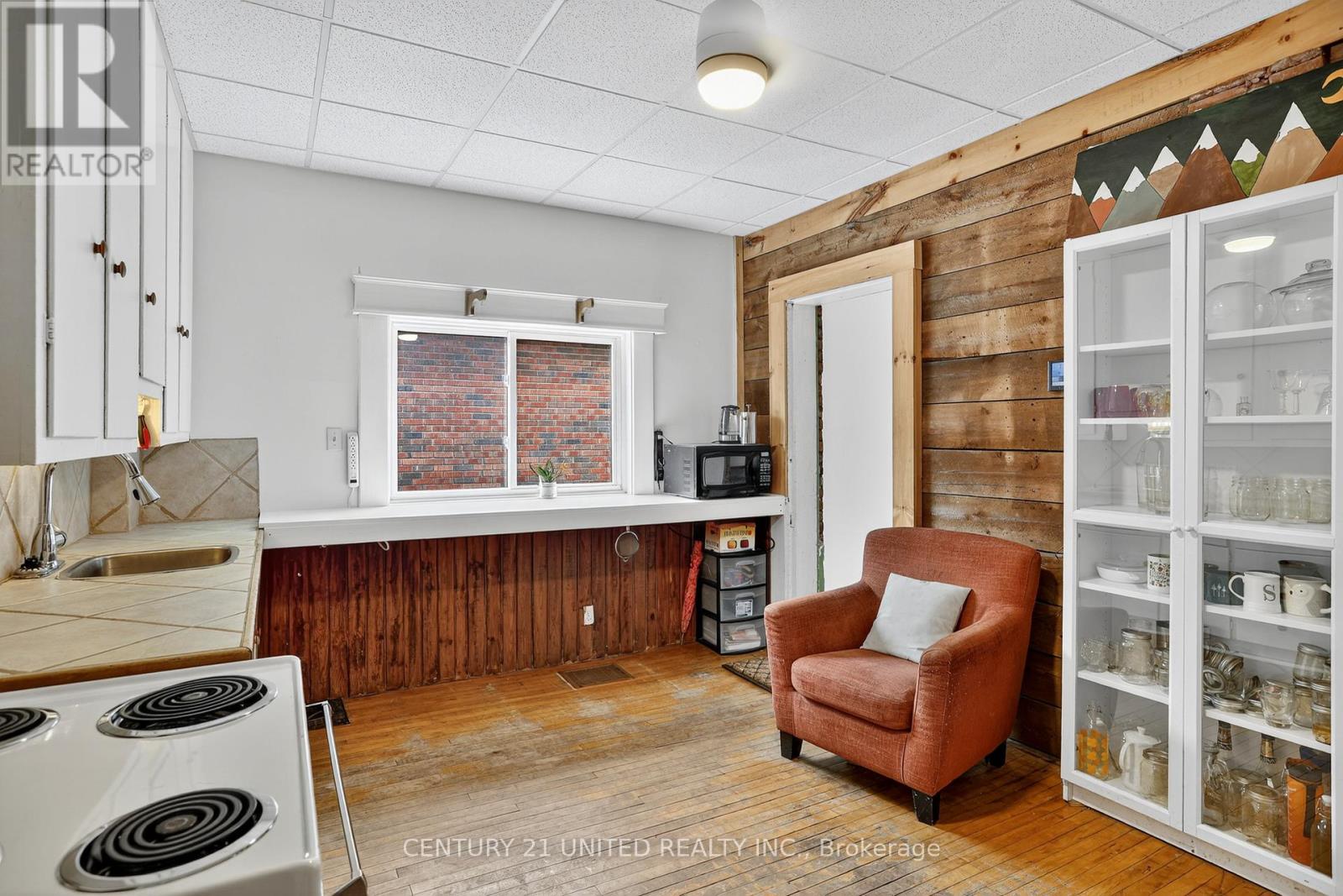 201 Romaine Street, Peterborough (Otonabee Ward 1), Ontario  K9J 2C3 - Photo 12 - X12510156