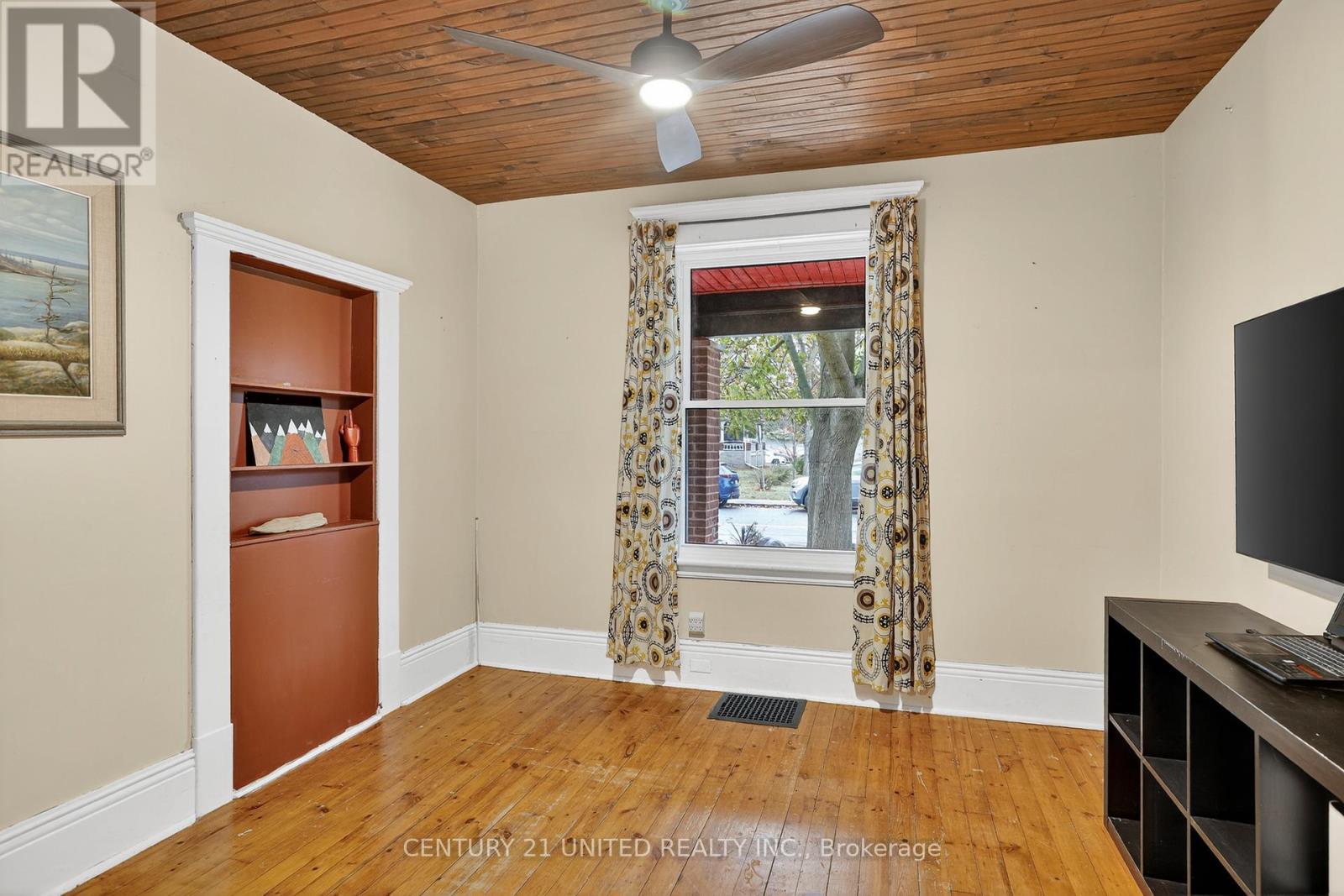 201 Romaine Street, Peterborough (Otonabee Ward 1), Ontario  K9J 2C3 - Photo 6 - X12510156