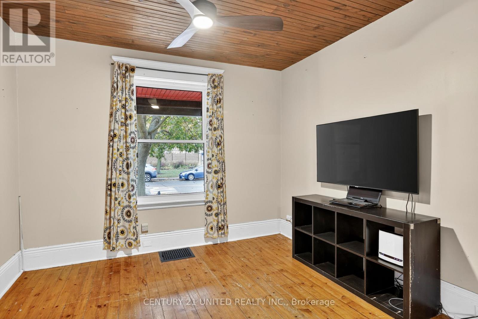 201 Romaine Street, Peterborough (Otonabee Ward 1), Ontario  K9J 2C3 - Photo 7 - X12510156