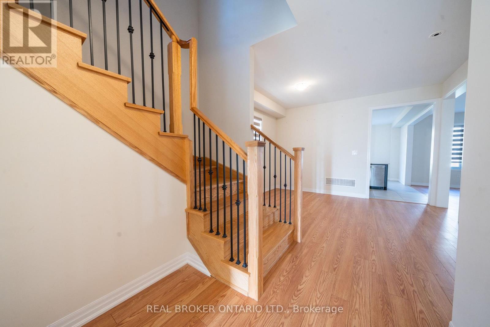 6 Northrop Upper Avenue N, Clarington, Ontario  L1B 1G9 - Photo 5 - E12510306