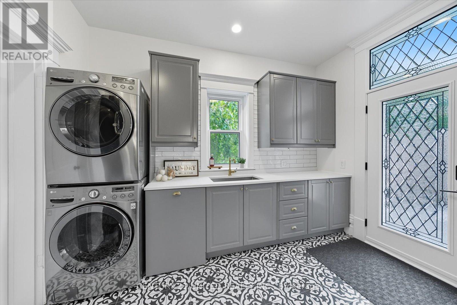 559 Downie Street, Peterborough (Town Ward 3), Ontario  K9H 4J7 - Photo 17 - X12512238