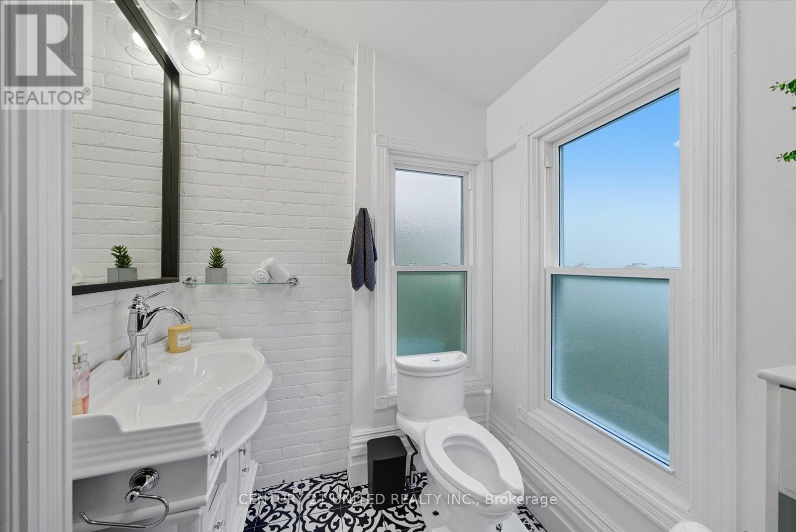 559 Downie Street, Peterborough (Town Ward 3), Ontario  K9H 4J7 - Photo 18 - X12512238