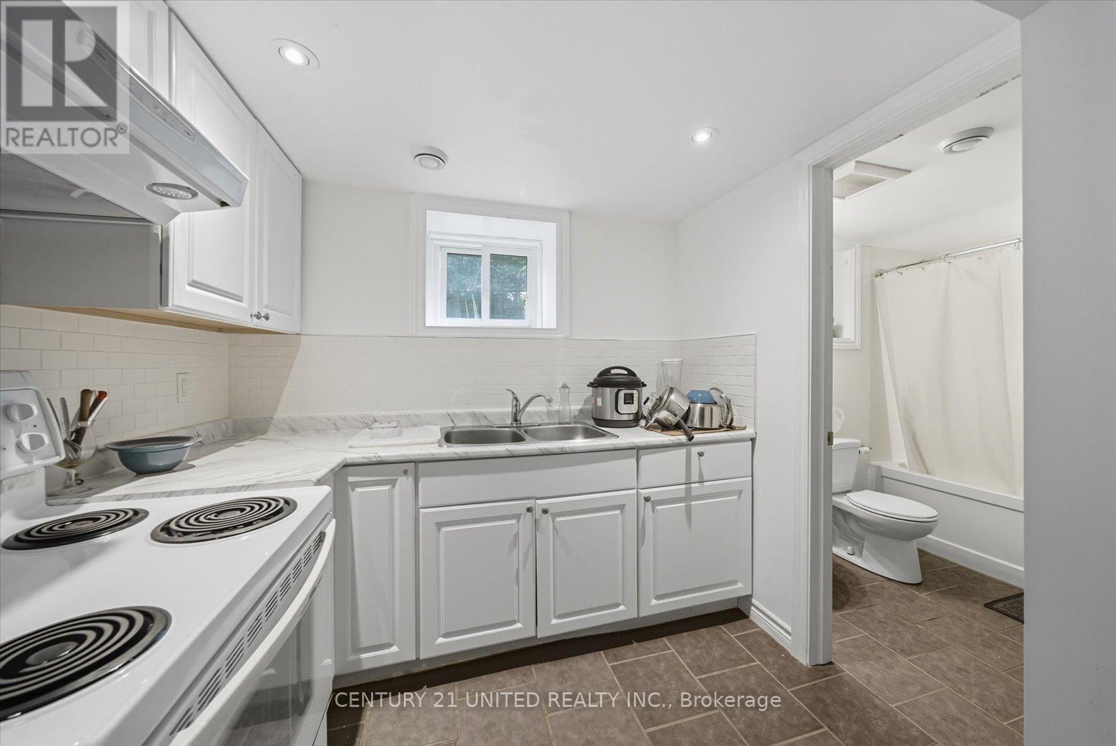 559 Downie Street, Peterborough (Town Ward 3), Ontario  K9H 4J7 - Photo 40 - X12512238