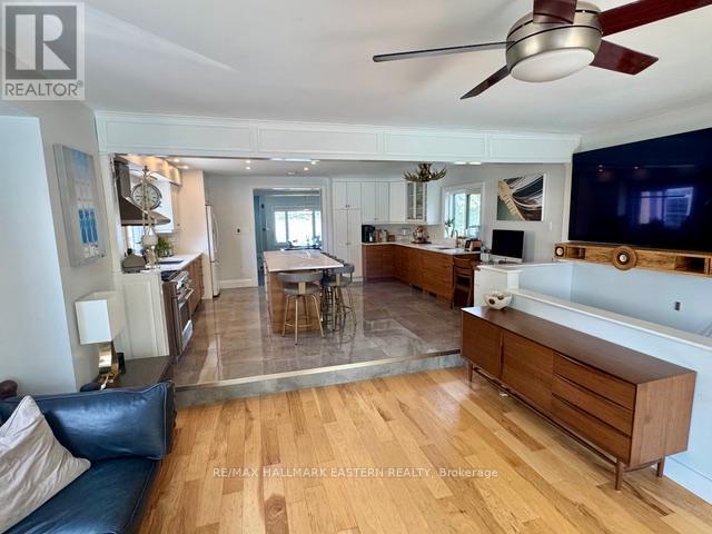 29 Crescent Street, Peterborough (Town Ward 3), Ontario  K9J 2G2 - Photo 10 - X12513736