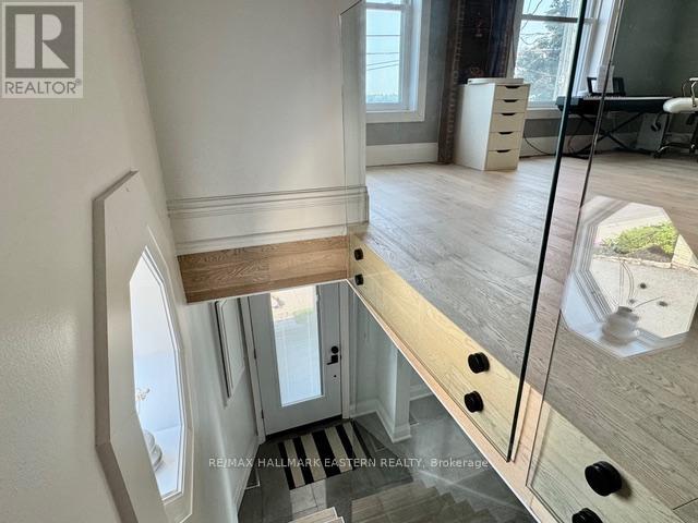 29 Crescent Street, Peterborough (Town Ward 3), Ontario  K9J 2G2 - Photo 11 - X12513736