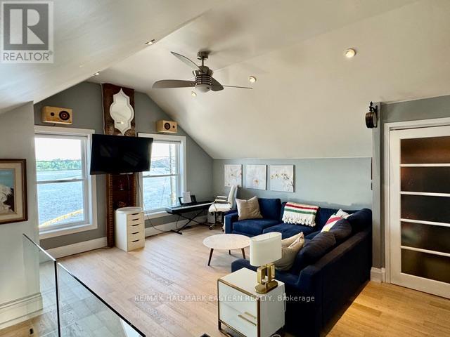 29 Crescent Street, Peterborough (Town Ward 3), Ontario  K9J 2G2 - Photo 12 - X12513736