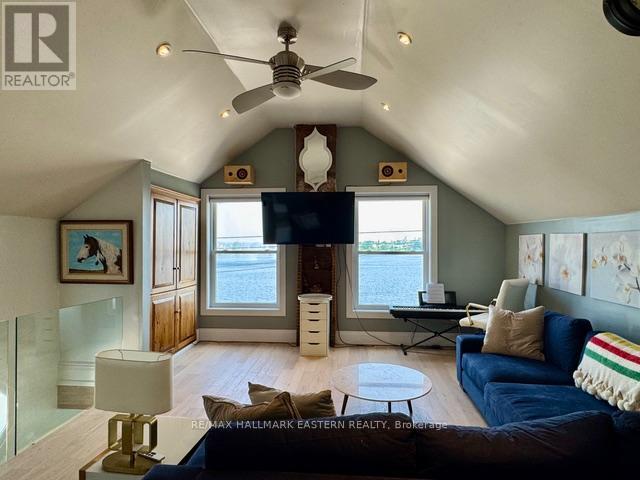 29 Crescent Street, Peterborough (Town Ward 3), Ontario  K9J 2G2 - Photo 14 - X12513736