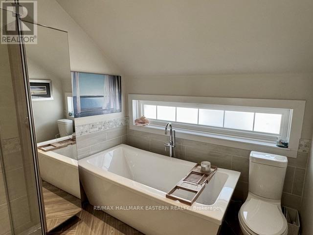 29 Crescent Street, Peterborough (Town Ward 3), Ontario  K9J 2G2 - Photo 15 - X12513736