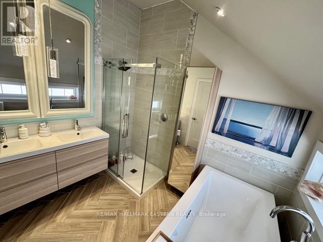 29 Crescent Street, Peterborough (Town Ward 3), Ontario  K9J 2G2 - Photo 16 - X12513736