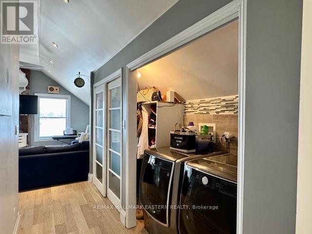 29 Crescent Street, Peterborough (Town Ward 3), Ontario  K9J 2G2 - Photo 17 - X12513736