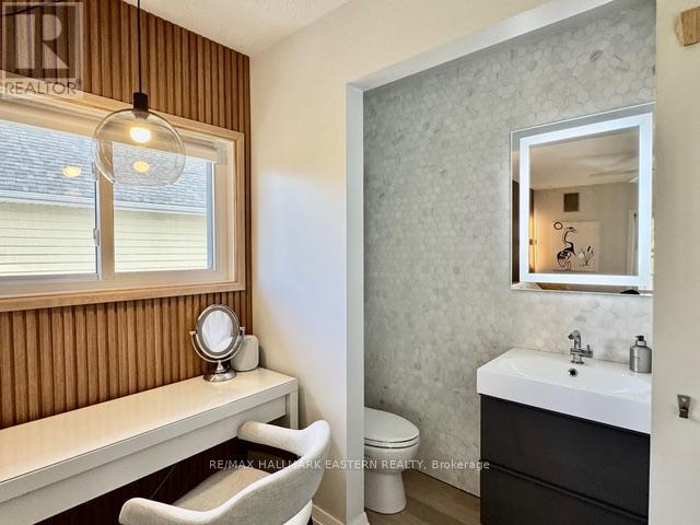 29 Crescent Street, Peterborough (Town Ward 3), Ontario  K9J 2G2 - Photo 21 - X12513736