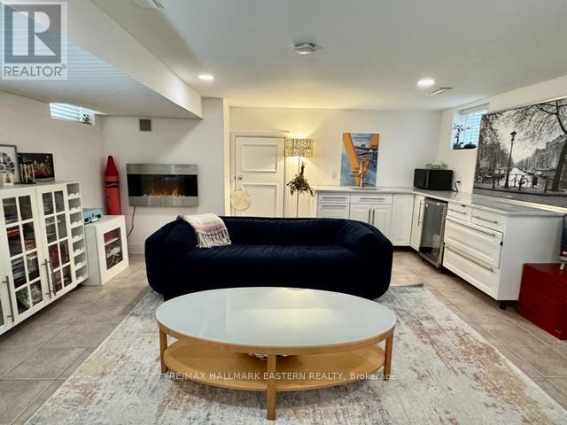 29 Crescent Street, Peterborough (Town Ward 3), Ontario  K9J 2G2 - Photo 25 - X12513736