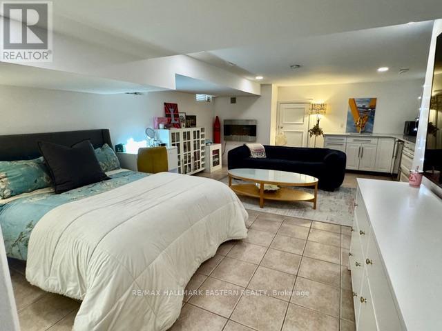 29 Crescent Street, Peterborough (Town Ward 3), Ontario  K9J 2G2 - Photo 26 - X12513736