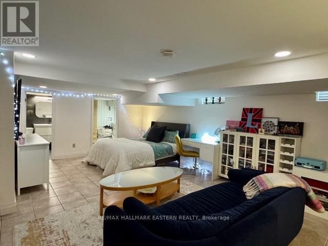 29 Crescent Street, Peterborough (Town Ward 3), Ontario  K9J 2G2 - Photo 27 - X12513736