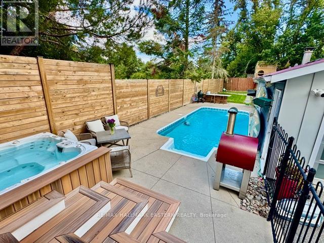 29 Crescent Street, Peterborough (Town Ward 3), Ontario  K9J 2G2 - Photo 30 - X12513736