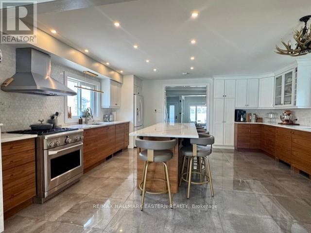 29 Crescent Street, Peterborough (Town Ward 3), Ontario  K9J 2G2 - Photo 6 - X12513736