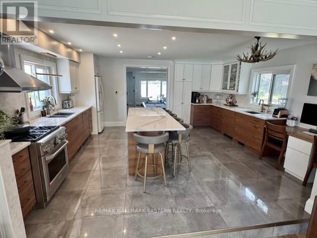 29 Crescent Street, Peterborough (Town Ward 3), Ontario  K9J 2G2 - Photo 8 - X12513736