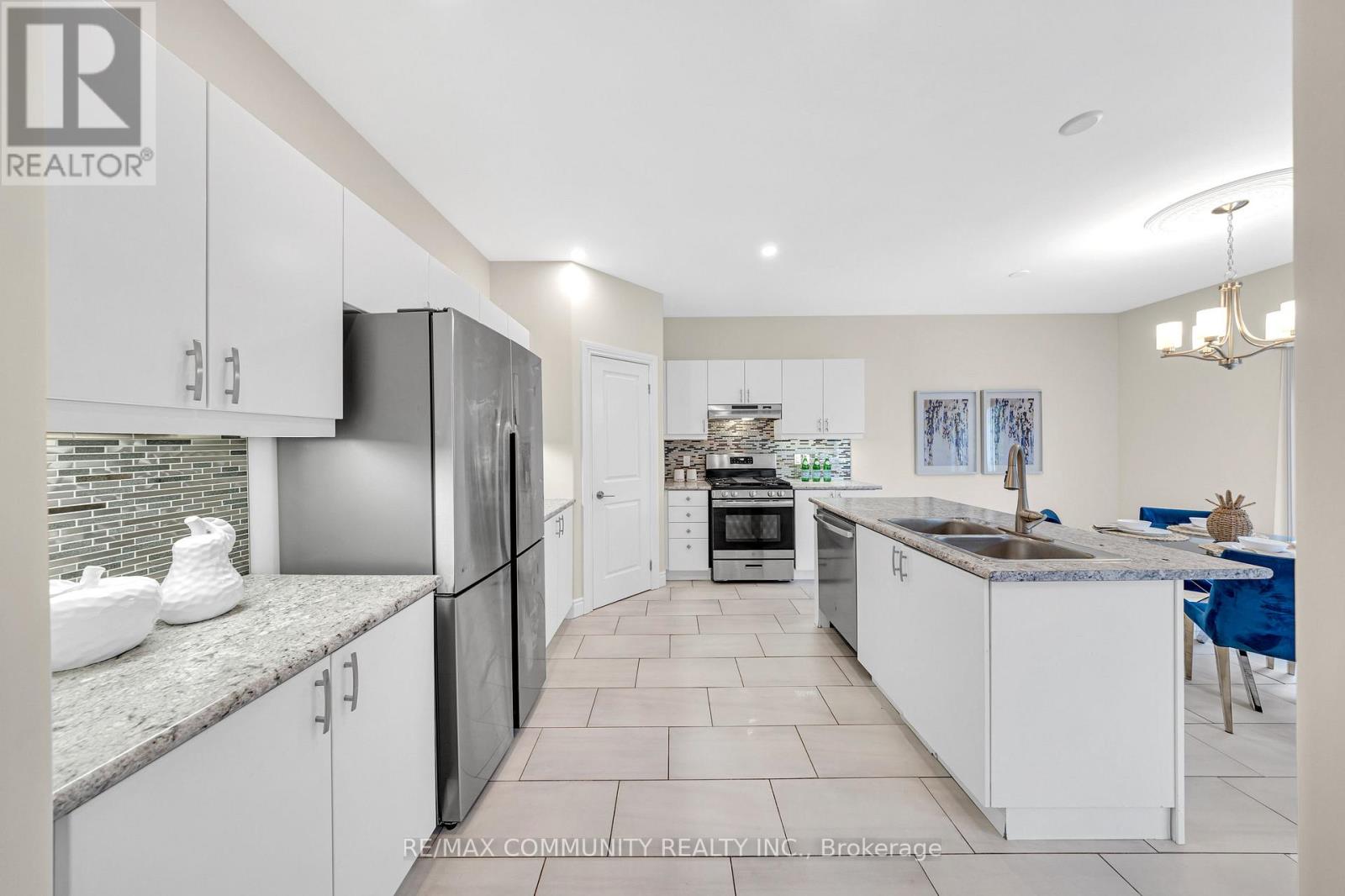 78 Alcorn Drive, Kawartha Lakes (Lindsay), Ontario  K9V 0M8 - Photo 10 - X12513556