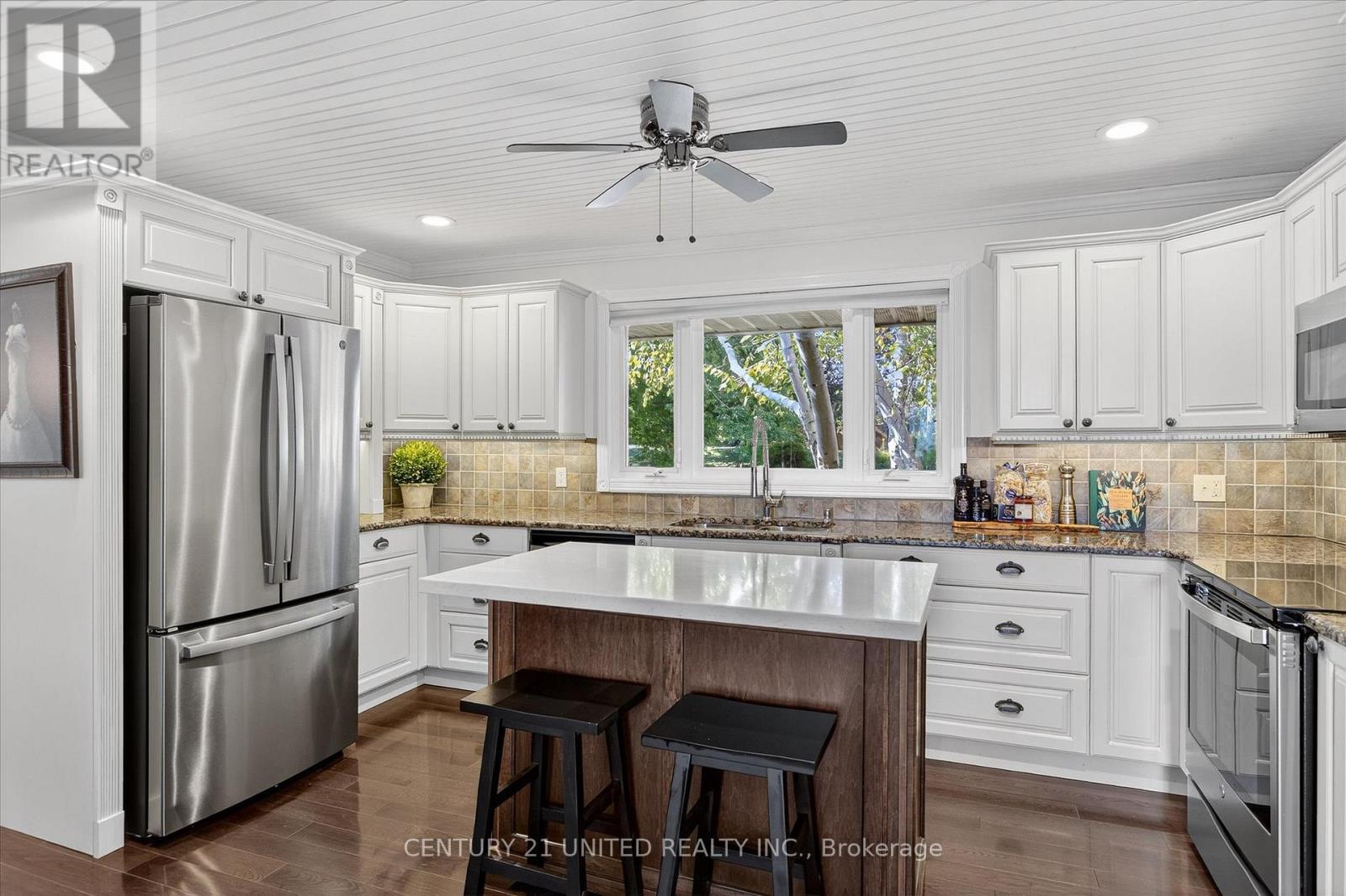 8 Oakwood Crescent, Peterborough (Monaghan Ward 2), Ontario  K9J 1N3 - Photo 11 - X12514050