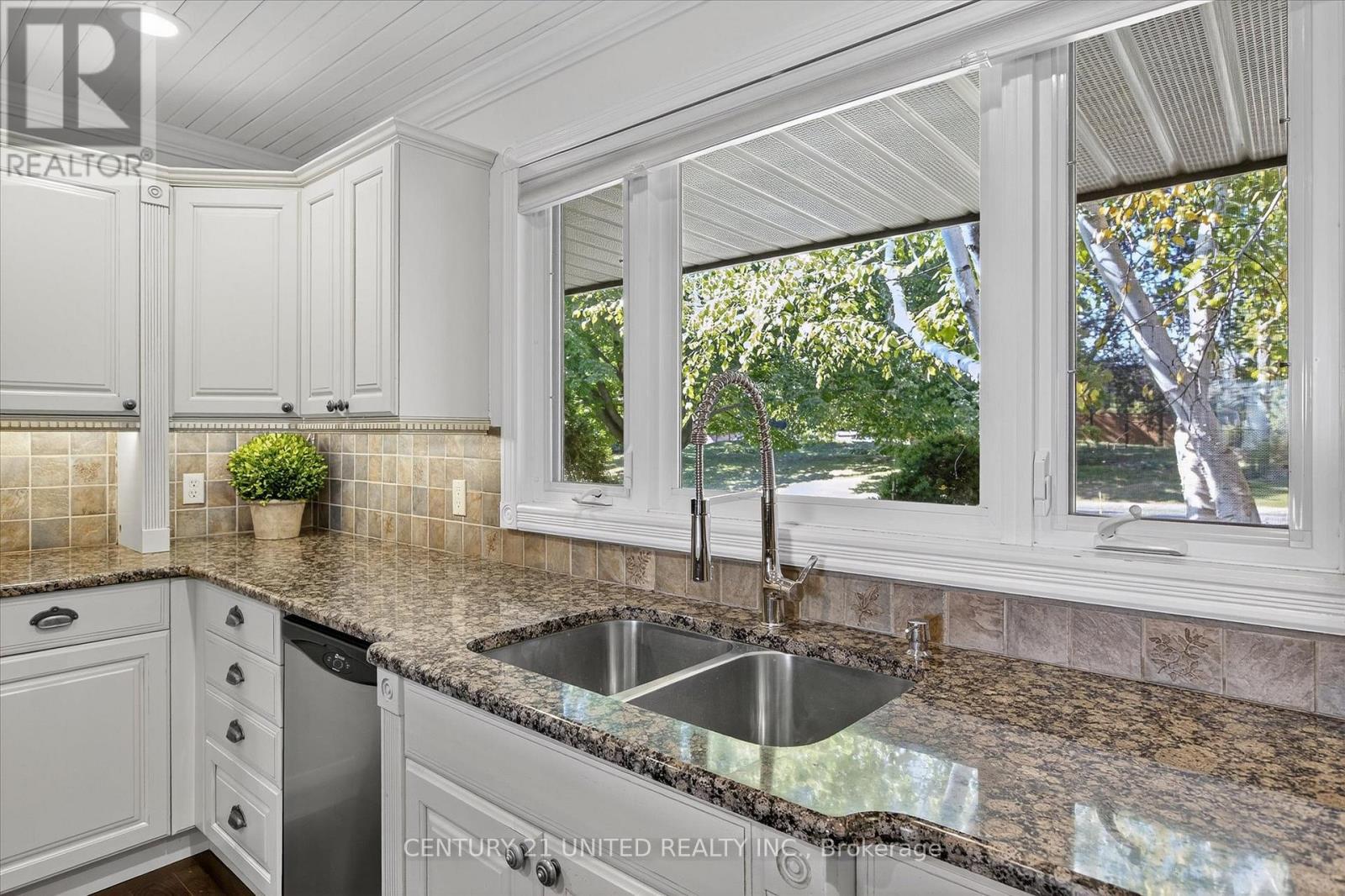 8 Oakwood Crescent, Peterborough (Monaghan Ward 2), Ontario  K9J 1N3 - Photo 14 - X12514050