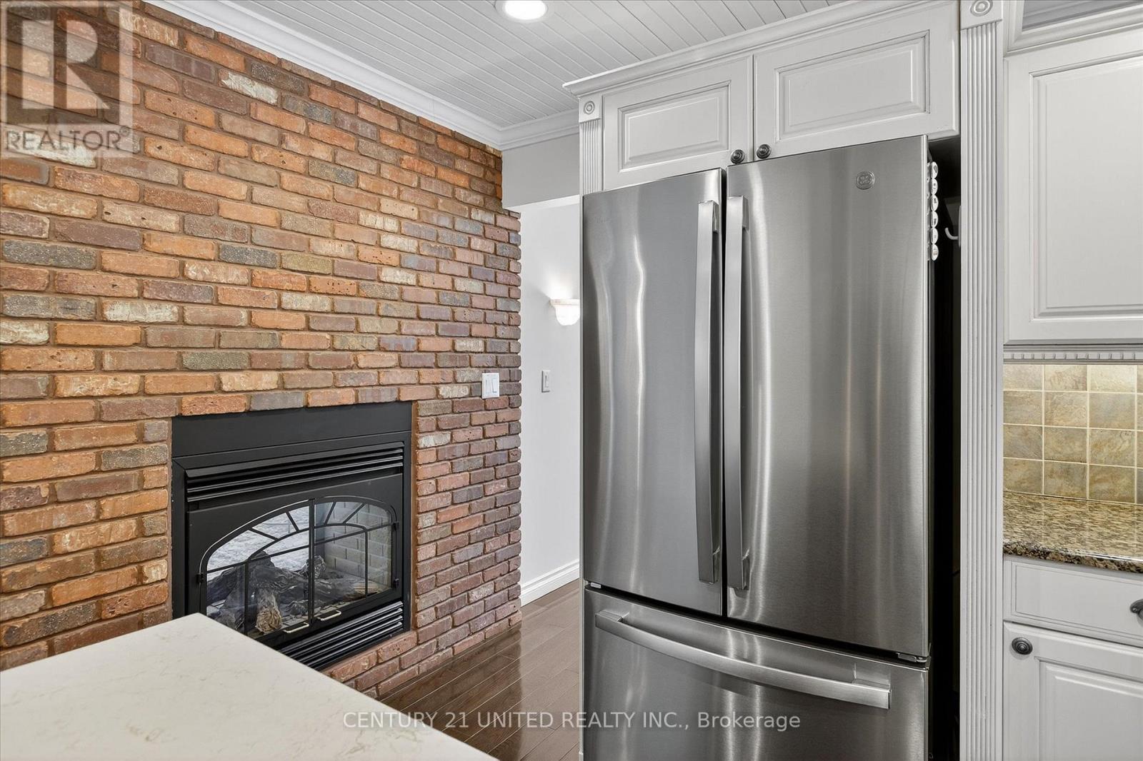 8 Oakwood Crescent, Peterborough (Monaghan Ward 2), Ontario  K9J 1N3 - Photo 15 - X12514050