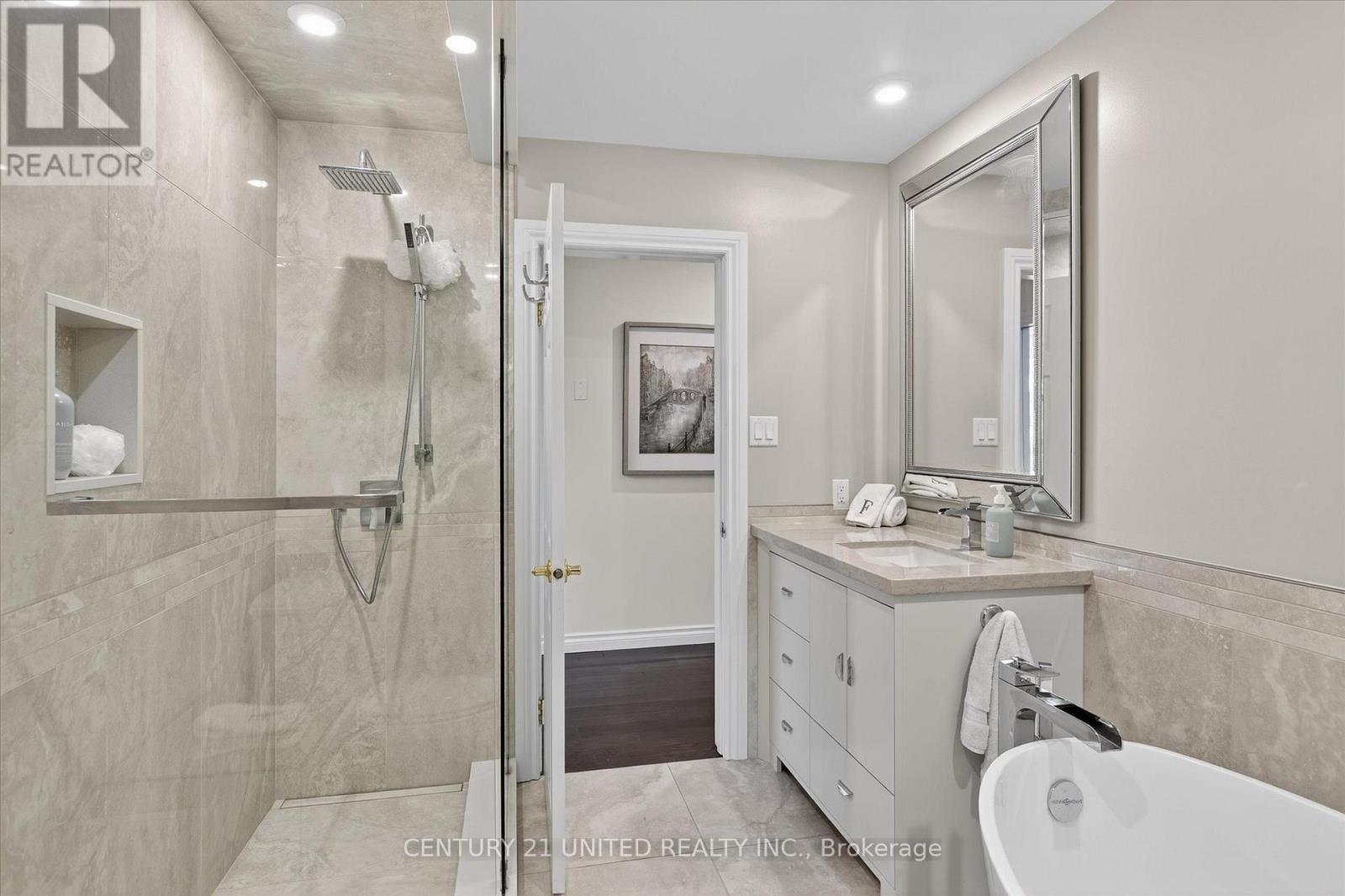 8 Oakwood Crescent, Peterborough (Monaghan Ward 2), Ontario  K9J 1N3 - Photo 19 - X12514050