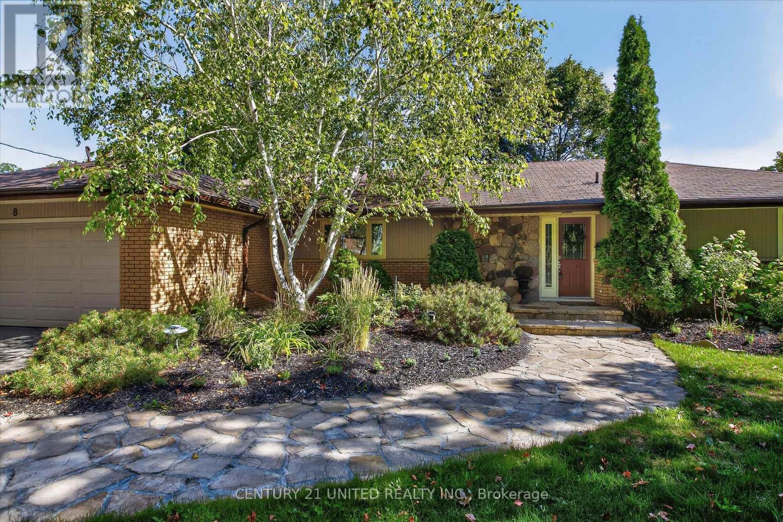 8 Oakwood Crescent, Peterborough (Monaghan Ward 2), Ontario  K9J 1N3 - Photo 2 - X12514050