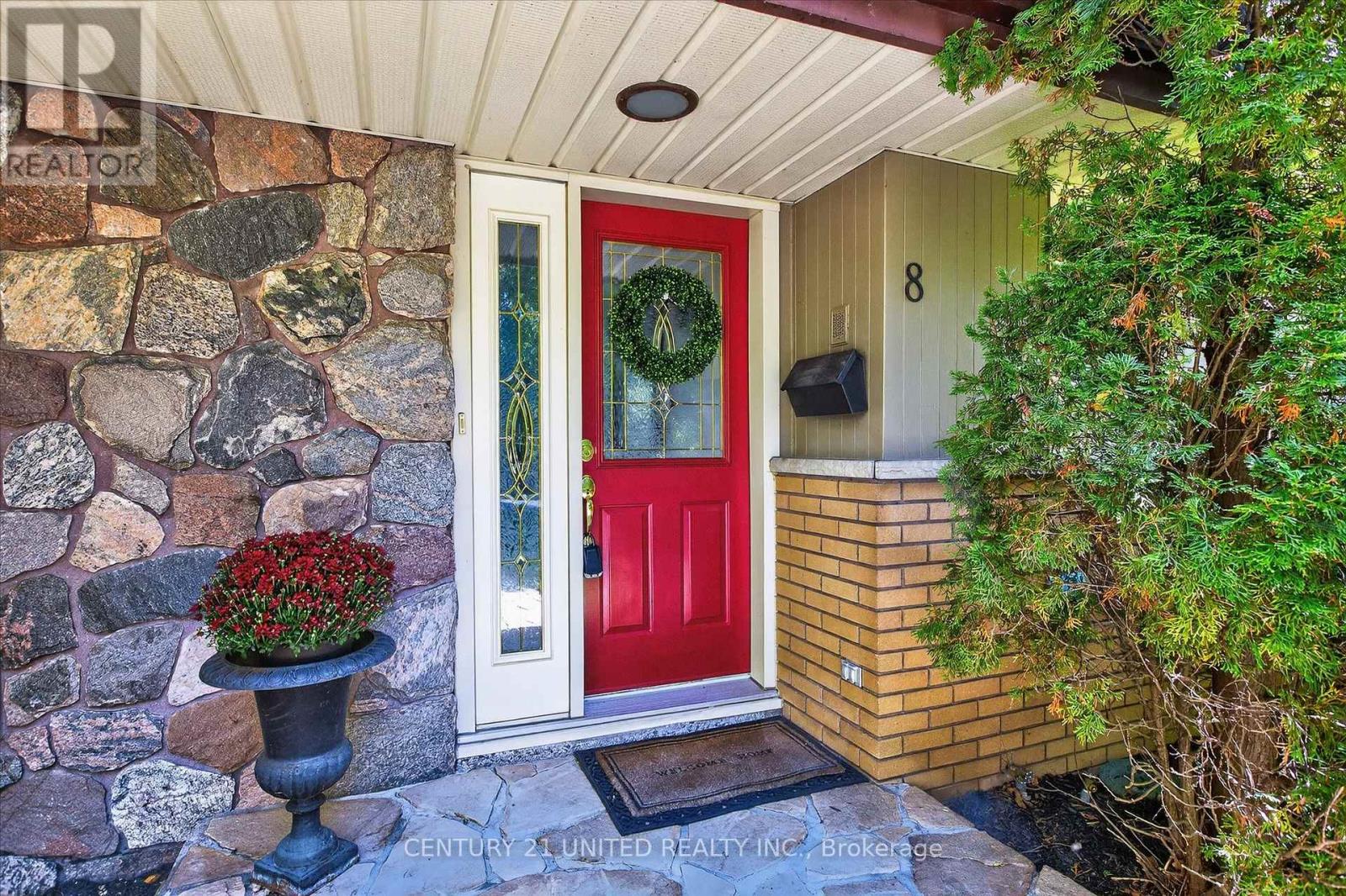 8 Oakwood Crescent, Peterborough (Monaghan Ward 2), Ontario  K9J 1N3 - Photo 3 - X12514050