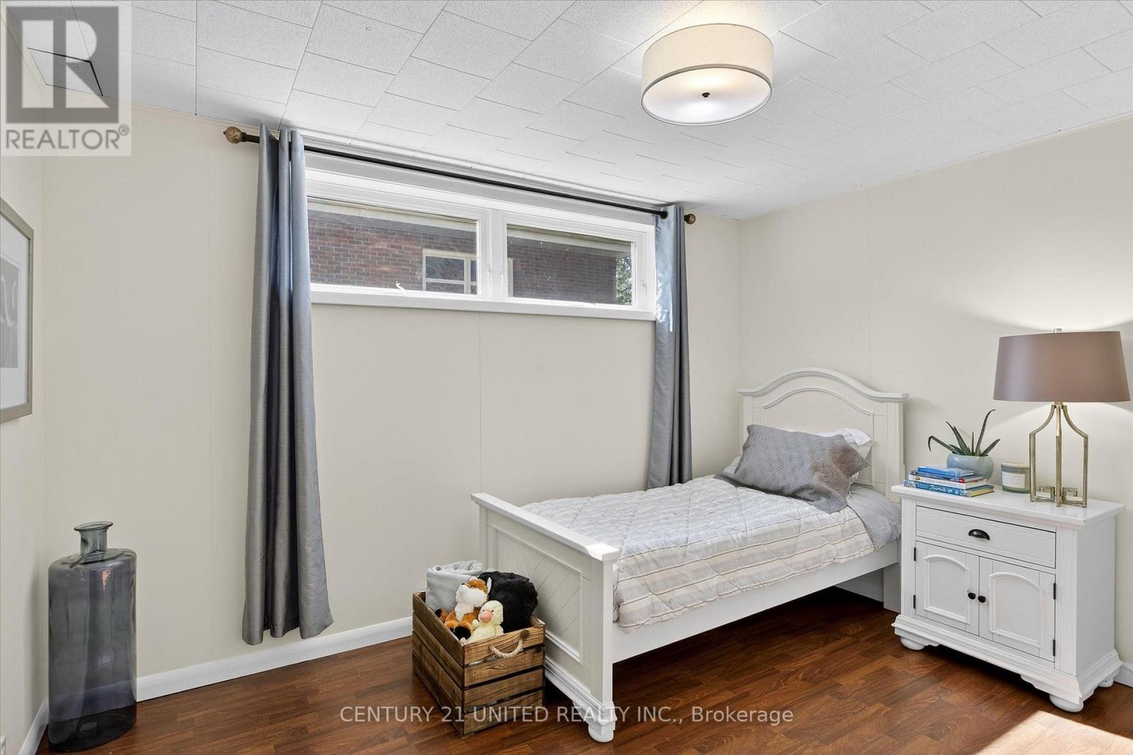 8 Oakwood Crescent, Peterborough (Monaghan Ward 2), Ontario  K9J 1N3 - Photo 36 - X12514050