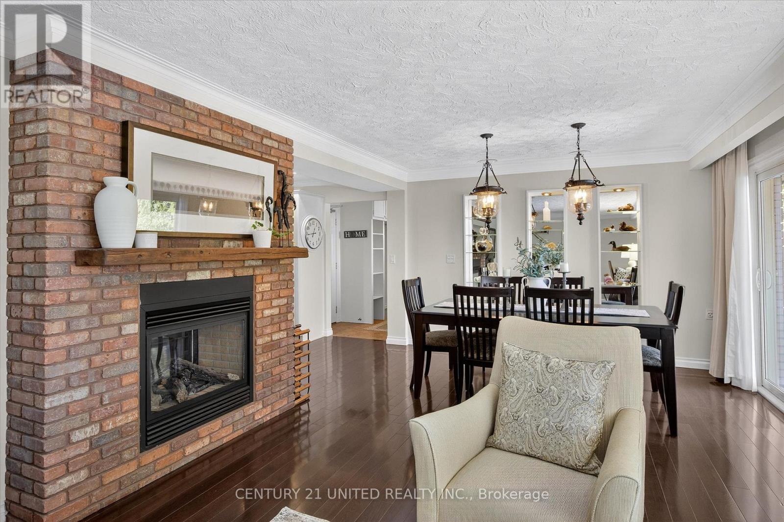 8 Oakwood Crescent, Peterborough (Monaghan Ward 2), Ontario  K9J 1N3 - Photo 7 - X12514050