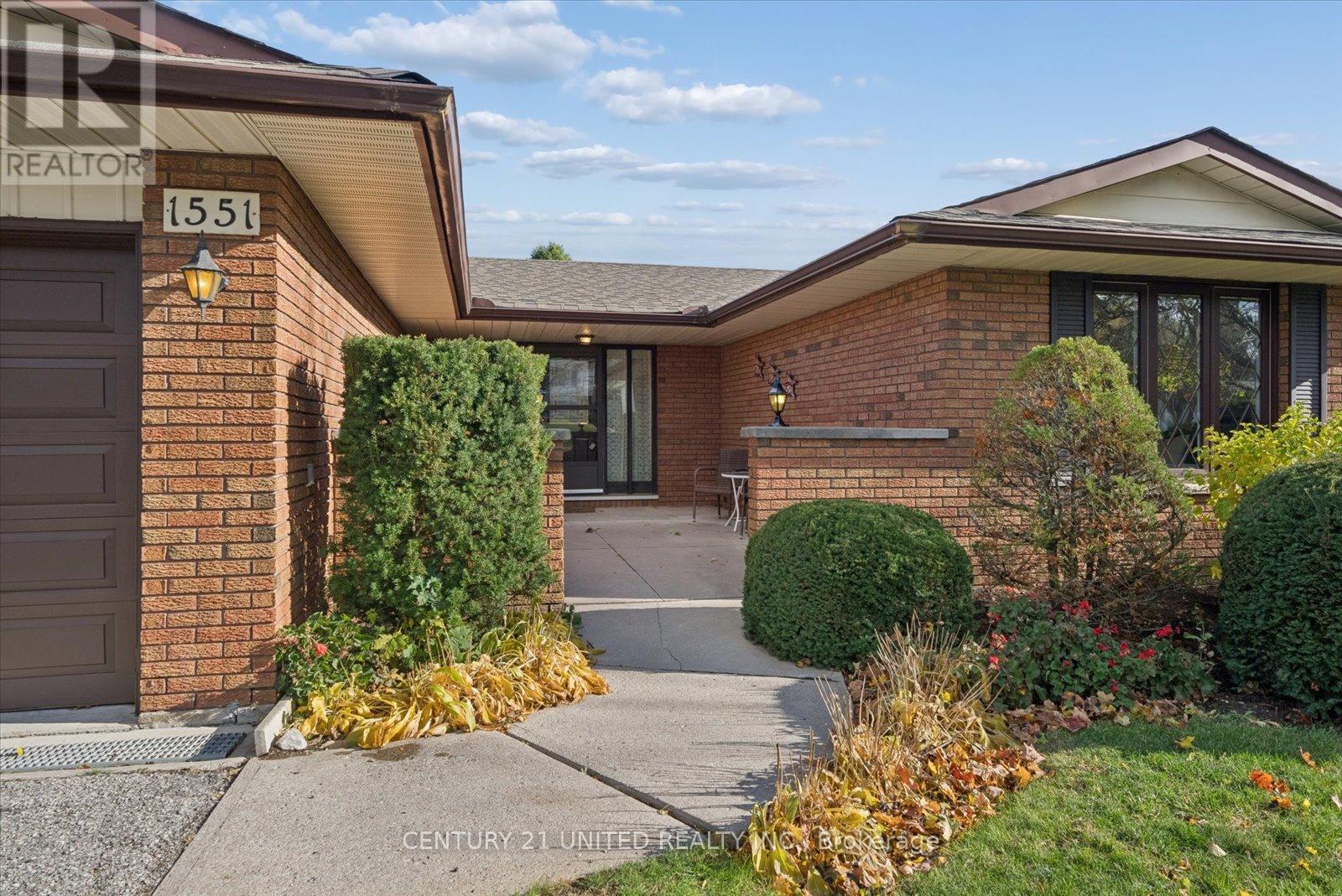 1551 Cherryhill Road, Peterborough (Monaghan Ward 2), Ontario  K9K 1A7 - Photo 4 - X12514352