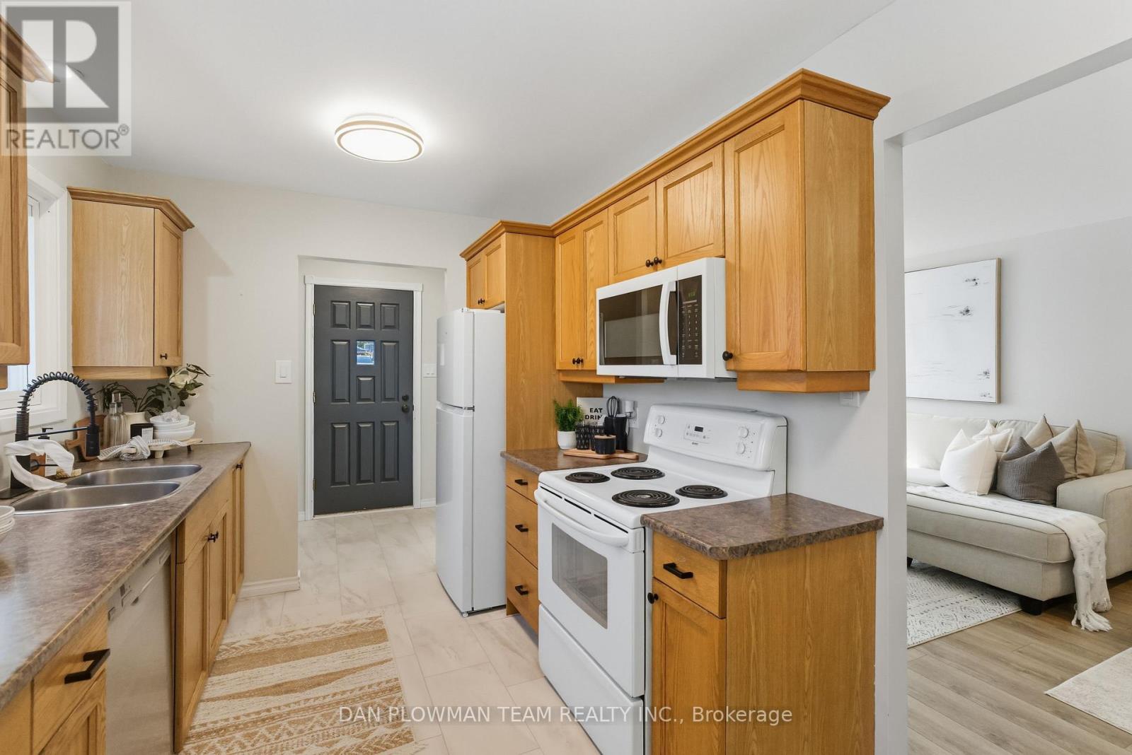 46 Alexander Avenue, Peterborough (Monaghan Ward 2), Ontario  K9J 6B4 - Photo 11 - X12514544