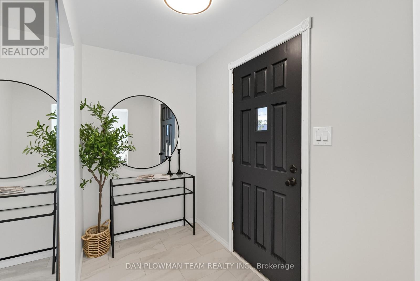 46 Alexander Avenue, Peterborough (Monaghan Ward 2), Ontario  K9J 6B4 - Photo 5 - X12514544