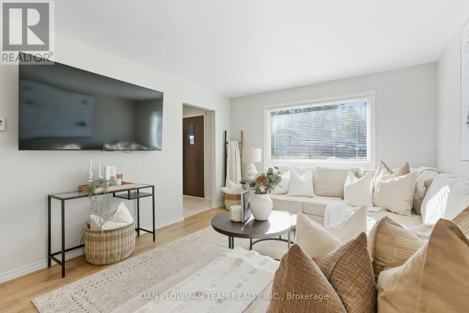 46 Alexander Avenue, Peterborough (Monaghan Ward 2), Ontario  K9J 6B4 - Photo 6 - X12514544