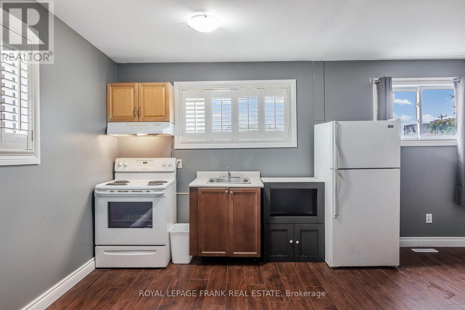 11 Mary Street E, Kawartha Lakes (Omemee), Ontario  K0L 2W0 - Photo 15 - X12514812