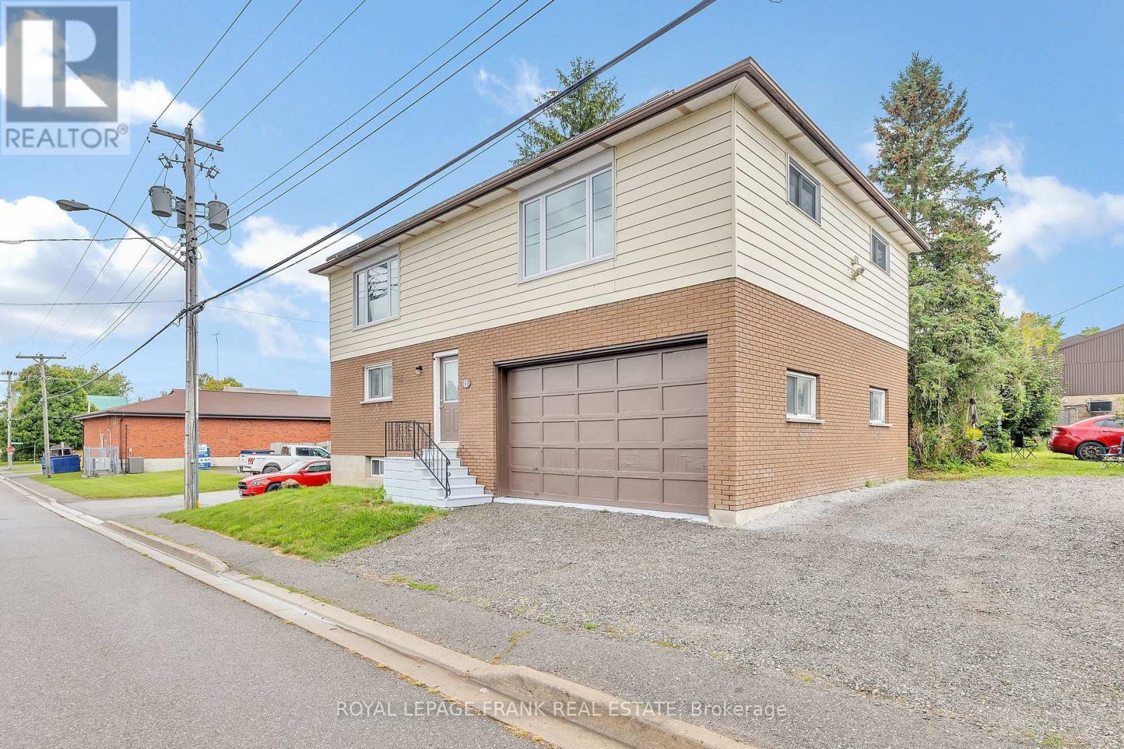 11 Mary Street E, Kawartha Lakes (Omemee), Ontario  K0L 2W0 - Photo 3 - X12514812