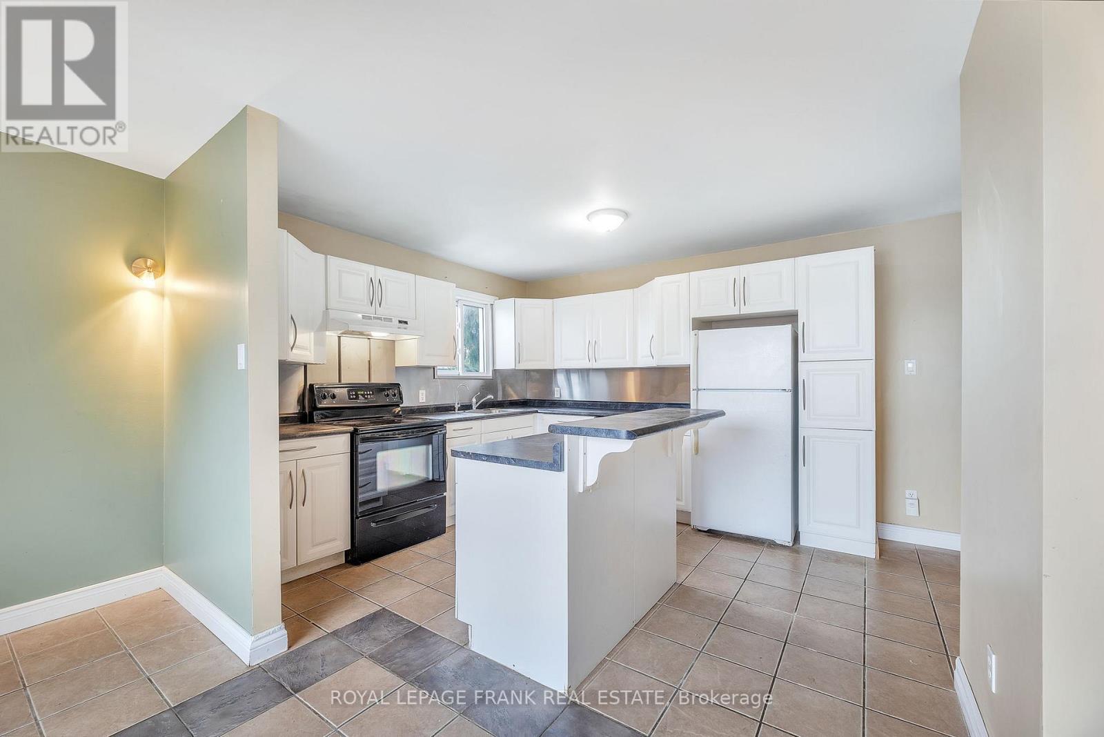 11 Mary Street E, Kawartha Lakes (Omemee), Ontario  K0L 2W0 - Photo 30 - X12514812