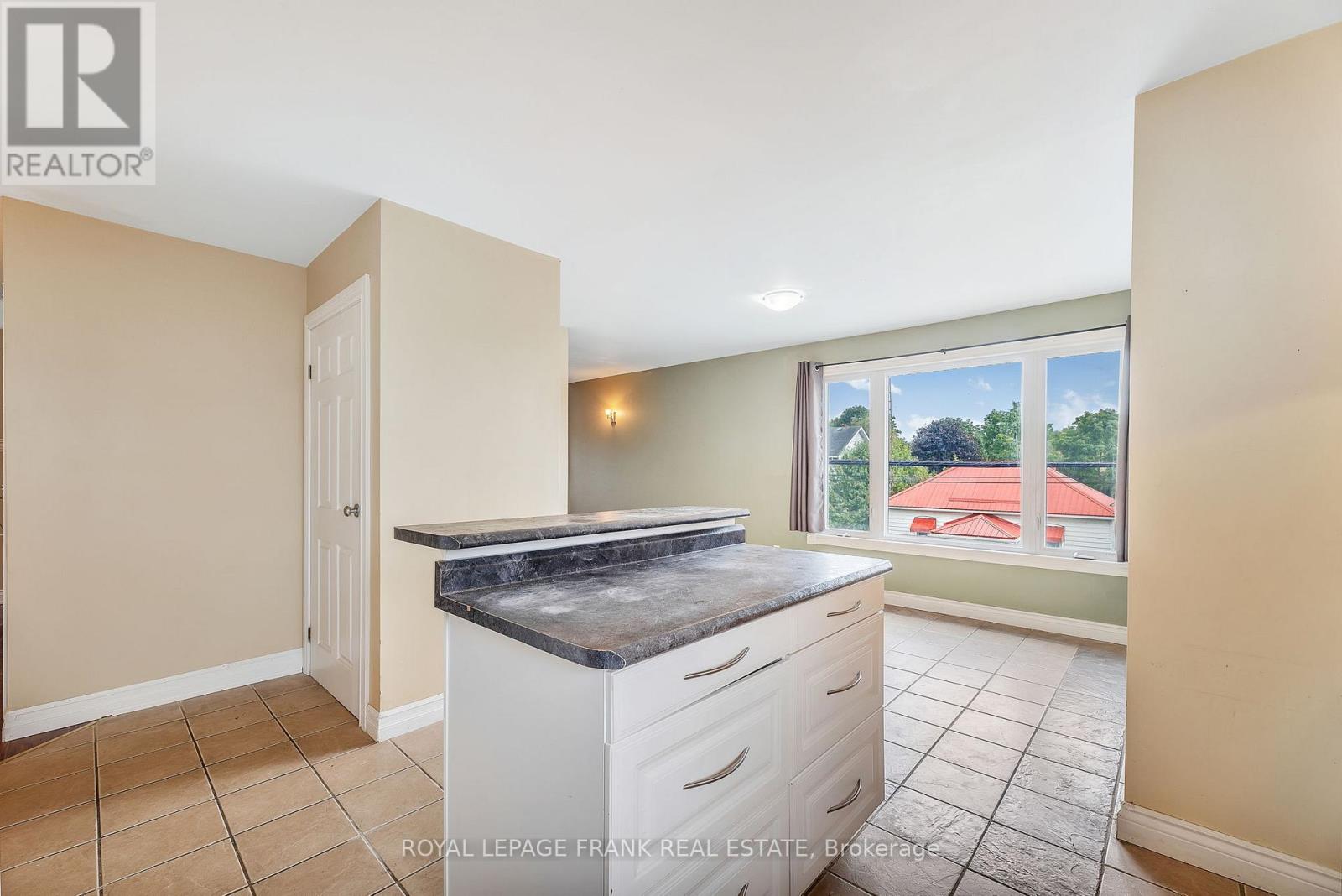 11 Mary Street E, Kawartha Lakes (Omemee), Ontario  K0L 2W0 - Photo 32 - X12514812