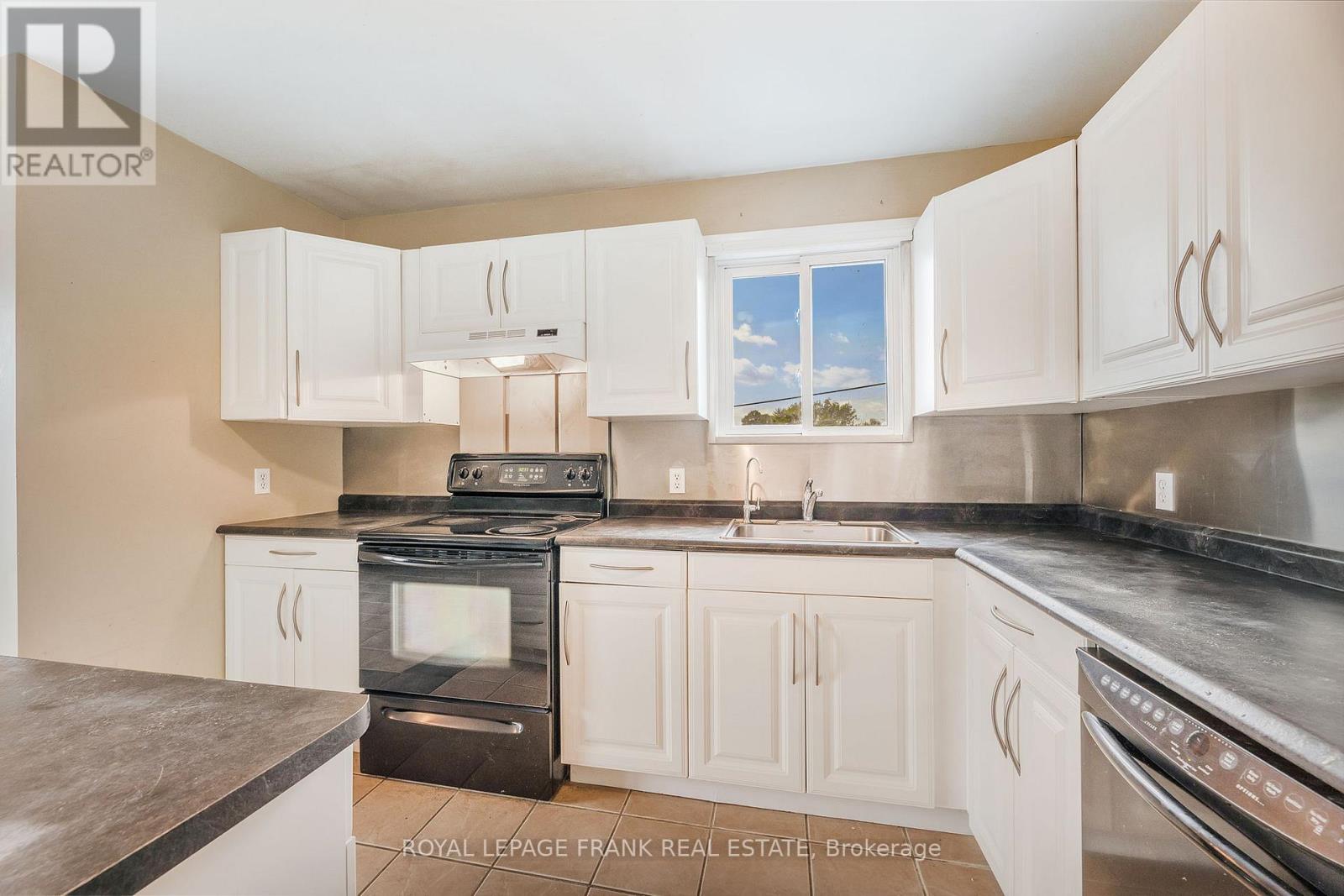 11 Mary Street E, Kawartha Lakes (Omemee), Ontario  K0L 2W0 - Photo 33 - X12514812