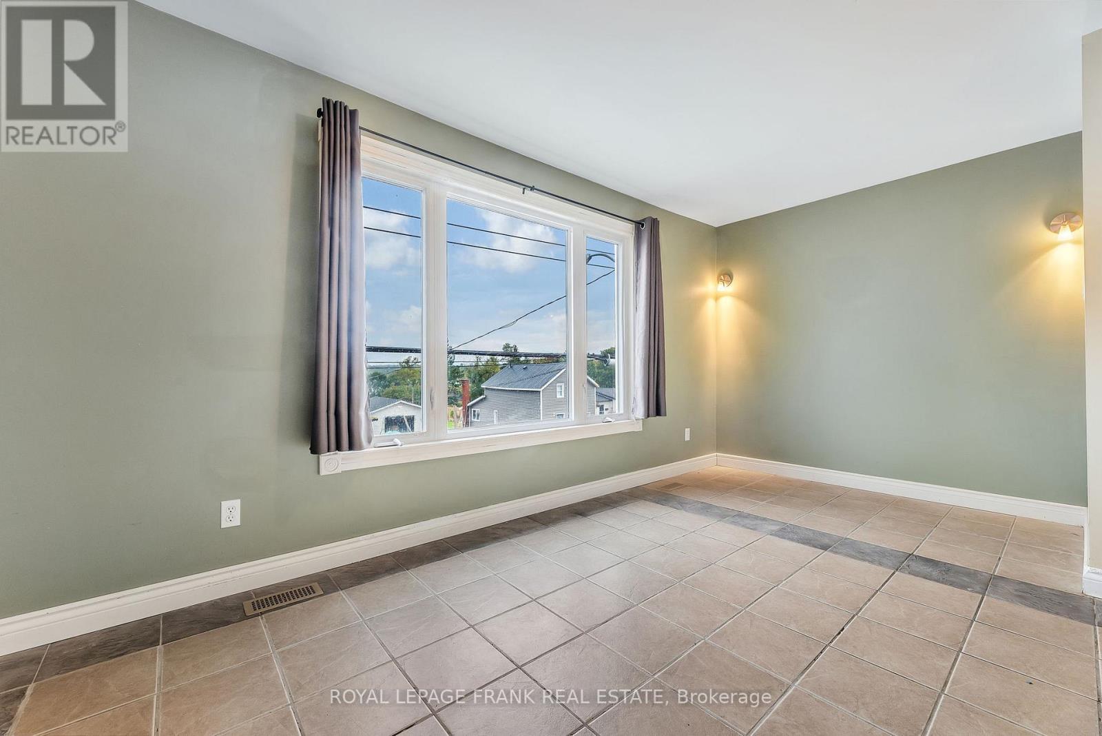 11 Mary Street E, Kawartha Lakes (Omemee), Ontario  K0L 2W0 - Photo 34 - X12514812