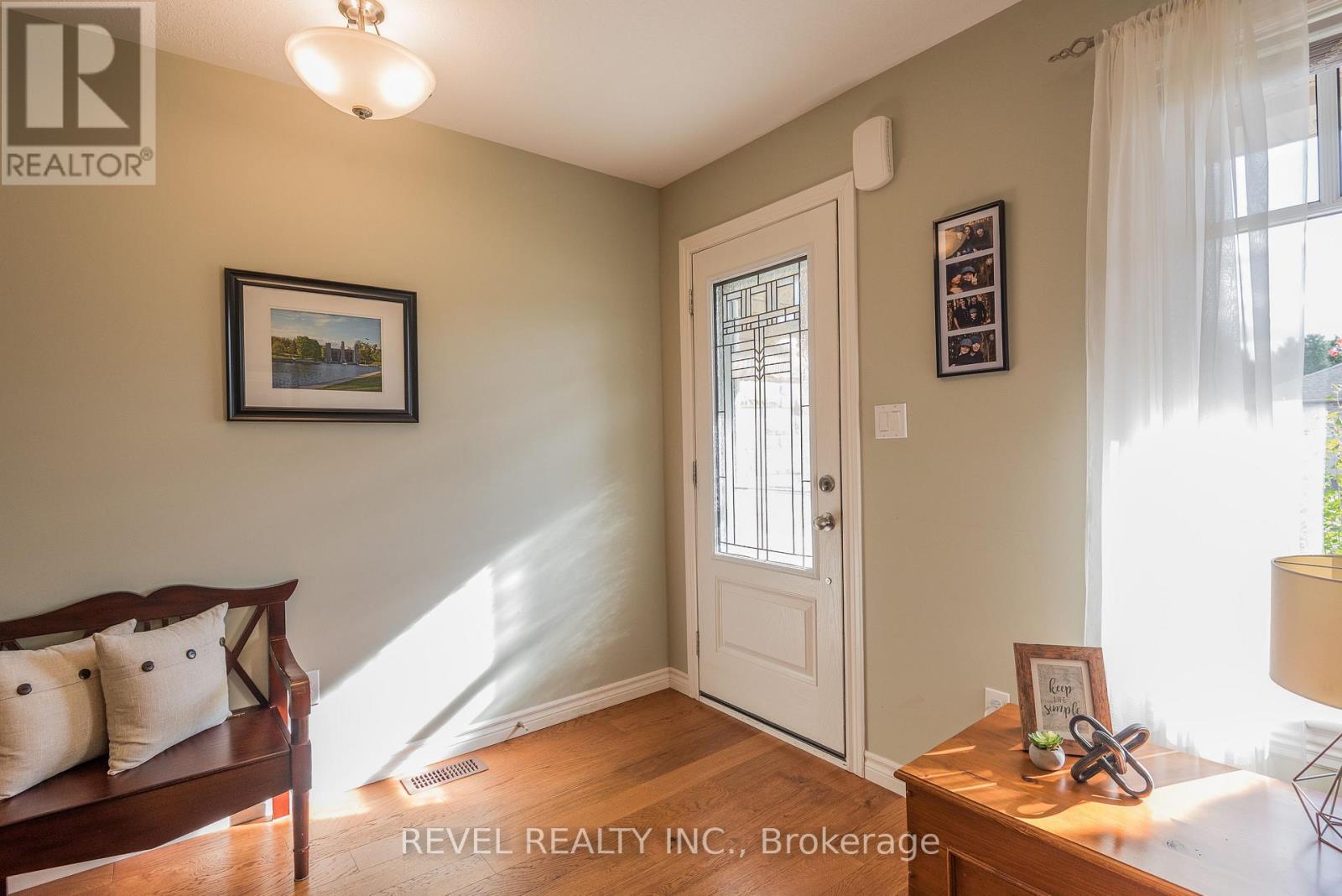 89 Laurent Boulevard, Kawartha Lakes (Lindsay), Ontario  K9V 0G9 - Photo 2 - X12516510